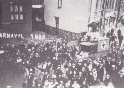 1933